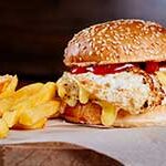 Hähnchen Burger mit Pommes